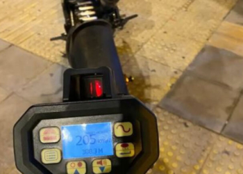 Γέρακας: Χειροπέδες σε οδηγό μοτοσυκλέτας - Κινούταν με 205χλμ/ώρα στη λεωφόρο Μαραθώνος