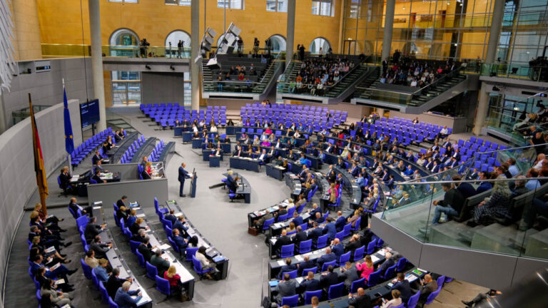 Γερμανία: Εγκρίθηκε ο προϋπολογισμός για το 2026 που προβλέπει νέο δανεισμό άνω των 180 δισ. ευρώ