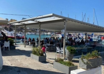 Γιατί κλείνει το Cafe Μαρίνα;