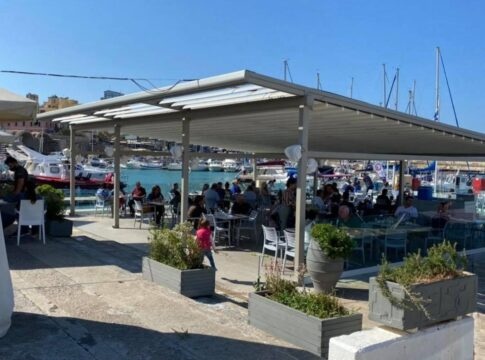 Γιατί κλείνει το Cafe Μαρίνα;