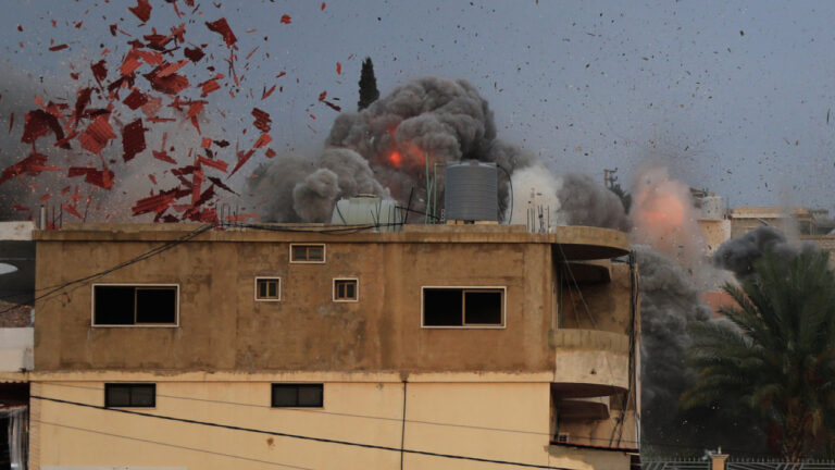 Guardian: Ενδείξεις ότι το Ισραήλ έριξε βόμβες διασποράς στον Λίβανο