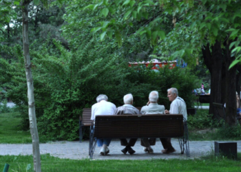 Η Ελλάδα «γερνάει» γρήγορα: Μέχρι το 2060, το 34% θα είναι άνω των 65 ετών