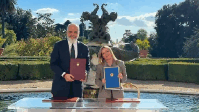 Η Μελόνι αποφασισμένη να συνεχίσει τις μεταφορές μεταναστών στην Αλβανία