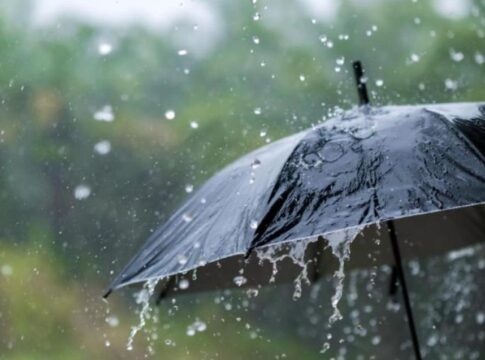 Η πρωινή μπόρα και τι δείχνουν οι προβλέψεις για σήμερα