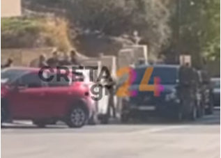 Η στιγμή που το κομβόι του ελληνικού FBI μπαίνει στα Βορίζια – Οι αντιδράσεις των συγγενών του 39χρονου