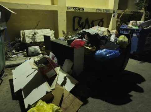 Ηράκλειο – Δημοτικά τέλη: Αυξήσεις και παρελθοντολογία με φόντο τους γεμάτους κάδους