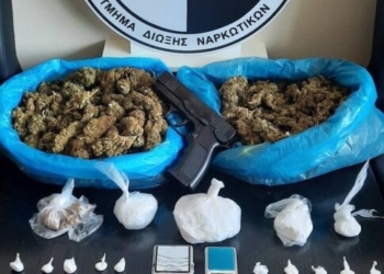 Ηράκλειο: Έφοδος της ΕΚΑΜ σε διαμέρισμα γεμάτο ναρκωτικά – Φωτογραφίες