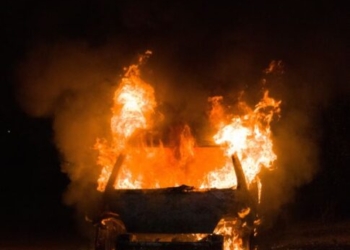 Ηράκλειο: «Λαμπάδιασε» αγροτικό σε κεντρική λεωφόρο