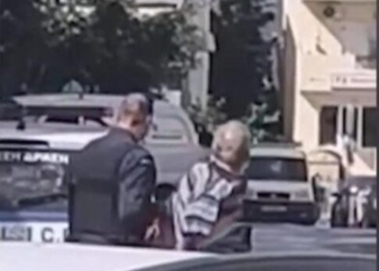 Ηράκλειο: Πειθαρχική δίωξη στον αστυνομικό εκτός υπηρεσίας που έσωσε ηλικιωμένη από τα χέρια του συζύγου της