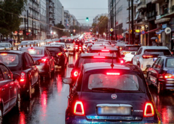 Κυκλοφοριακό χάος σε Κηφισό και κέντρο, λόγω της έντονης βροχόπτωσης