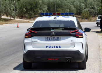 Λόφος Στρέφη: Ομάδα ατόμων εκτόξευσε μολότοφ σε αστυνομικούς της ΟΠΚΕ