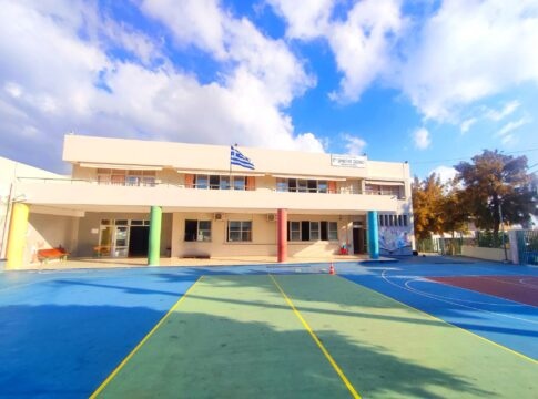 Λύση στα κενά των σχολείων… με το πάτημα ενός κουμπιού!