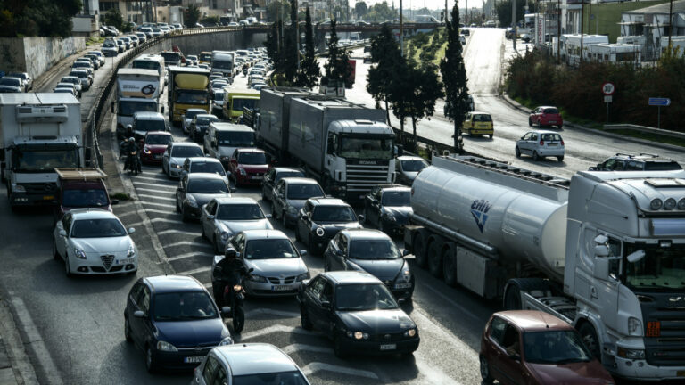 Μεγάλες καθυστερήσεις σε Κηφισίας, Αχαρνών, Κηφισού - Προβλήματα και στην Αττική Οδό