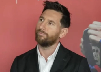 Μέσι: Δάκρυσε ο Αργεντινός, κατά την παραλαβή του βραβείου για τον πιο αγαπητό παίκτη στην ιστορία της Μπαρτσελόνα