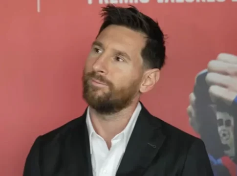 Μέσι: Δάκρυσε ο Αργεντινός, κατά την παραλαβή του βραβείου για τον πιο αγαπητό παίκτη στην ιστορία της Μπαρτσελόνα