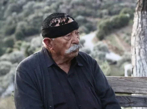 «Μόνο με παντρειά» θα τελειώσει η βεντέτα στα Βορίζια – Ο παππούς Φραγκιαδάκης, παντρεμένος με Καργάκη, μιλά για τους σασμούς που απέτυχαν