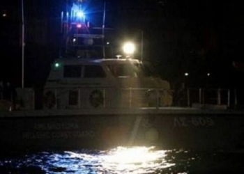 Ναυάγιο με μετανάστες στη Γαύδο: Τρεις νεκροί – Δραματική επιχείρηση διάσωσης
