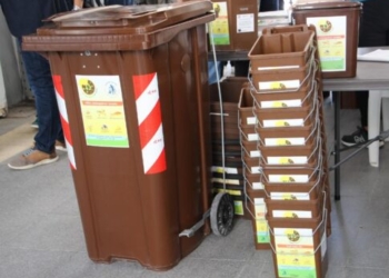 Νέα εποχή για τη διαχείριση των βιοαποβλήτων στον Δήμο Χανίων – Ξεκίνησε η διανομή καφέ κάδων για όλα τα νοικοκυριά