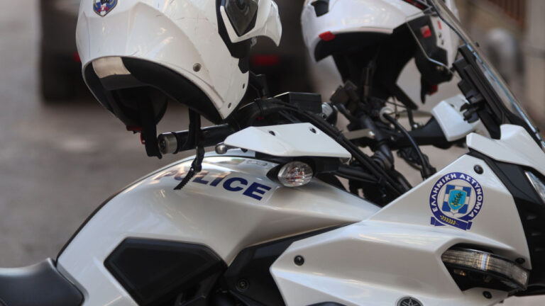 Νέα Σμύρνη: Χειροπέδες σε 20χρονο - Προσπάθησε να αρπάξει τσάντα από 59χρονη