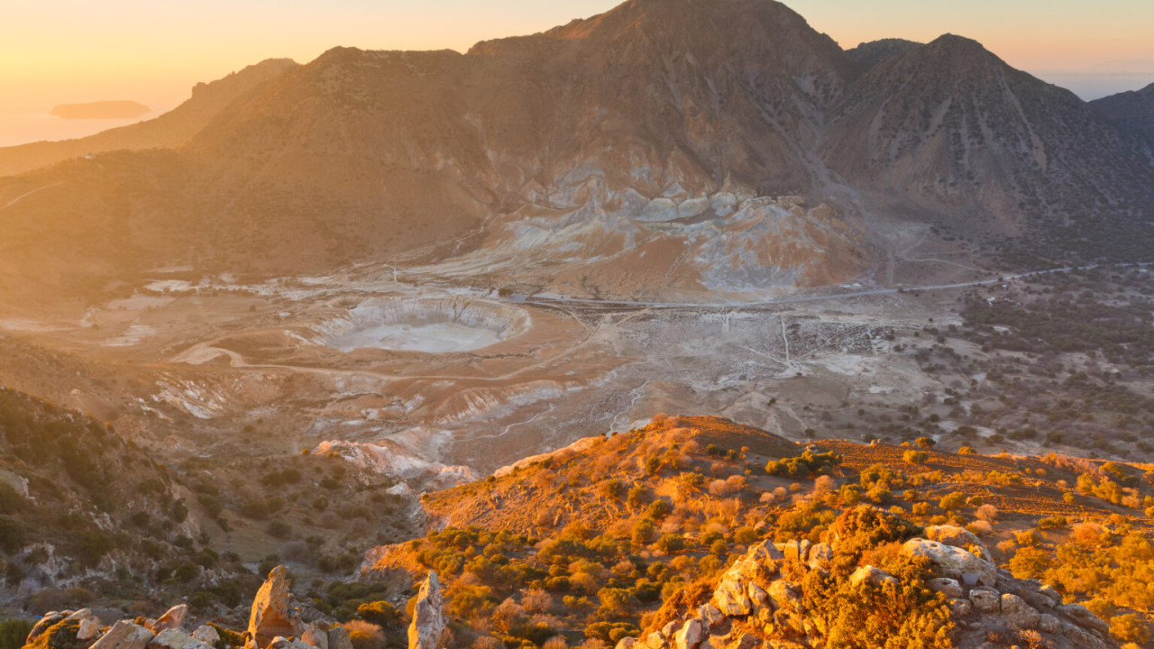 Νίσυρος: Το εντυπωσιακό ηφαίστειο της