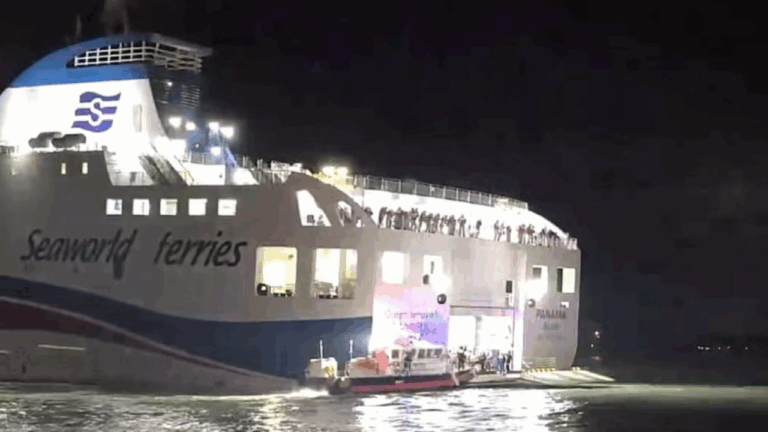 Νότια Κορέα: Διασώθηκαν και οι 267 επιβαίνοντες μετά την προσάραξη οχηματαγωγού