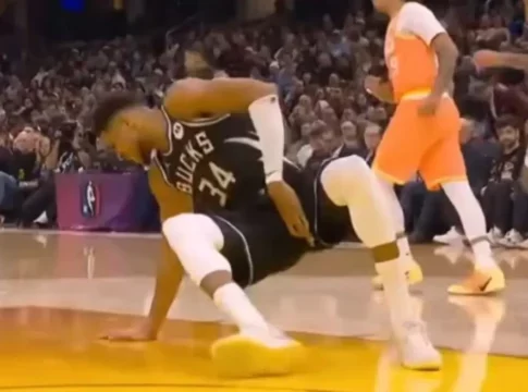 Ο Αντετοκούνμπο τραυματίστηκε, οι Μπακς δεν άντεξαν κόντρα στους Καβαλίερς – Αγωνία για τον Greek Freak