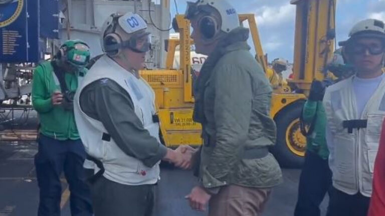 Ο Χέγκσεθ επισκέφθηκε το αεροπλανοφόρο Gerald R. Ford στην Καραϊβική