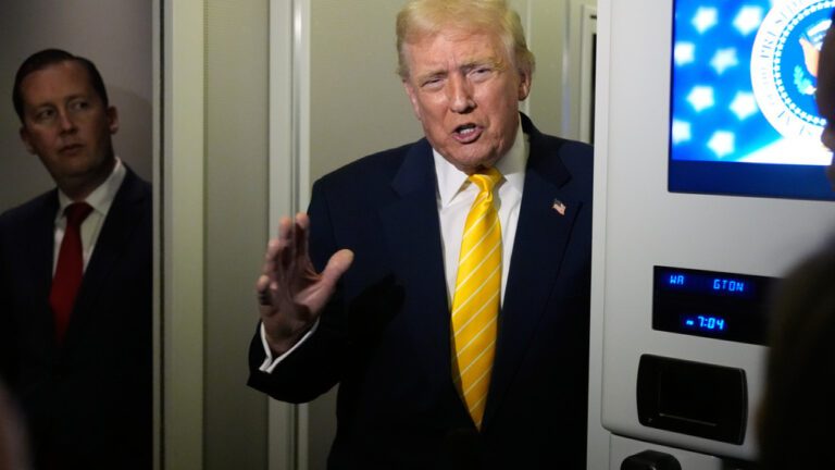 Ο Λευκός Οίκος επιμένει: Η δημοσιογράφος που χαρακτήρισε «γουρούνα» ο Τραμπ «πήγαινε γυρεύοντας»