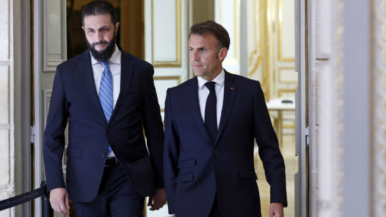 Ο Μακρόν παροτρύνει τον -ως πρότινος τζιχαντιστή- Σάρα να ενταχτεί στον διεθνή συνασπισμό εναντίον των τζιχαντιστών του ΙΚ