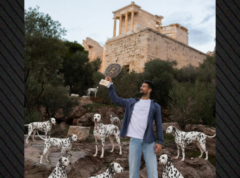 Ο Νόβακ Τζόκοβιτς πανηγυρίζει τους 101 τίτλους του στην Ακρόπολη με…101 σκυλιά Δαλματίας