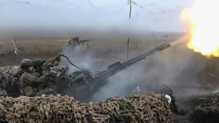 Ο Ζελένσκι πιέζεται, ο Πούτιν απειλεί, αλλά το μέτωπο δεν έχει δείξει νικητή