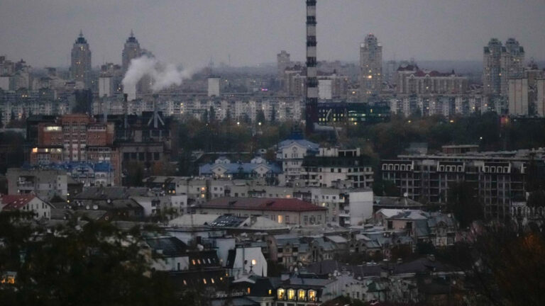 Ουκρανία: Εκατομμύρια άνθρωποι χωρίς ρεύμα έπειτα από ρωσικές επιθέσεις