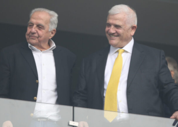 ΠΑΕ ΑΕΚ: «Δεν θα ξεχάσουμε ποτέ τη μάχη που έδωσε ο Αλέκος Φλαμπουράρης για το γήπεδό μας»