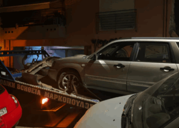 Παγκράτι: Όχημα εκτός ελέγχου παρέσυρε γυναίκα. Οδηγήθηκε στο νοσοκομείο - Δείτε βίντεο