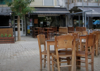 παράνομα τραπεζοκαθίσματα: 13 νέα «λουκέτα» στην Αθήνα