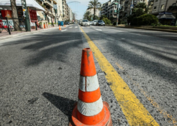 Παράσυρση πεζού από μοτοσυκλέτα στον κόμβο Αμπελοκήπων - Μεγάλες καθυστερήσεις για τους οδηγούς - Βίντεο