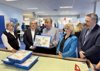 Περιφέρεια Κρήτης: Παραδόθηκαν τα πρώτα 300 κιτ ρομποτικής για τις ανάγκες 150 Δημοτικών Σχολείων