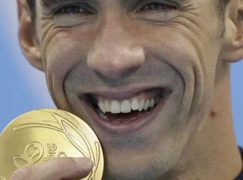 Πώς είναι σήμερα ο Μάικλ Φελπς – Αγνώριστος ο χρυσός Ολυμπιονίκης, 9 χρόνια μετά την απόσυρσή του (εικόνες)