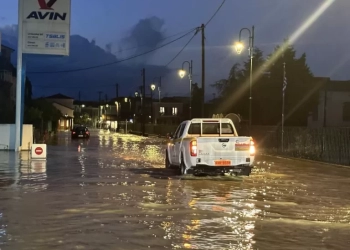 Προβλήματα από την κακοκαιρία στη Λέσβο - Πλημμύρισαν δρόμοι και σπίτια (Φωτογραφίες)