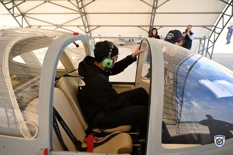 Πτήσεις μαθητών στο Τατόι