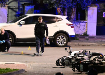 Πυροβολισμοί στον Άγιο Δημήτριο: «Θα μπορούσαμε να έχουμε θύματα» - ​«Έσπασαν την πόρτα της κουζίνας»