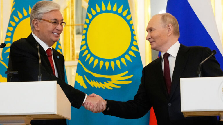 Ρωσία και Καζακστάν συμφώνησαν να ενισχύσουν τις σχέσεις τους στον πετρελαϊκό τομέα