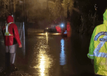 Σαρώνει Κέρκυρα και Αιτωλοακαρνανία η κακοκαιρία Adel - Πλημμύρες, κατολισθήσεις και κλειστά σχολεία (Εικόνες και βίντεο)