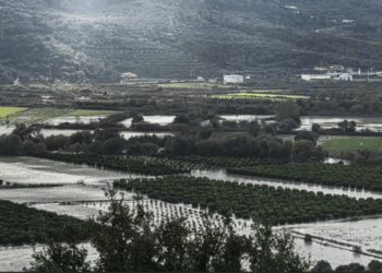 Σάρωσε η κακοκαιρία πολλές περιοχές της χώρας: Μπαράζ μηνυμάτων από το 112