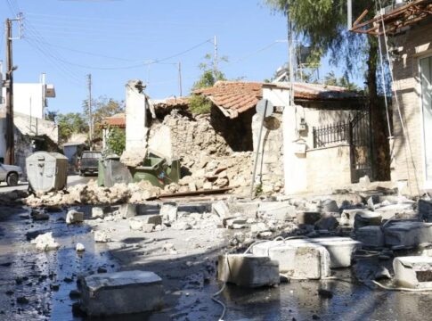 Σε πλειστηριασμό ακόμα και σεισμόπληκτα κτίρια στο Αρκαλοχώρι