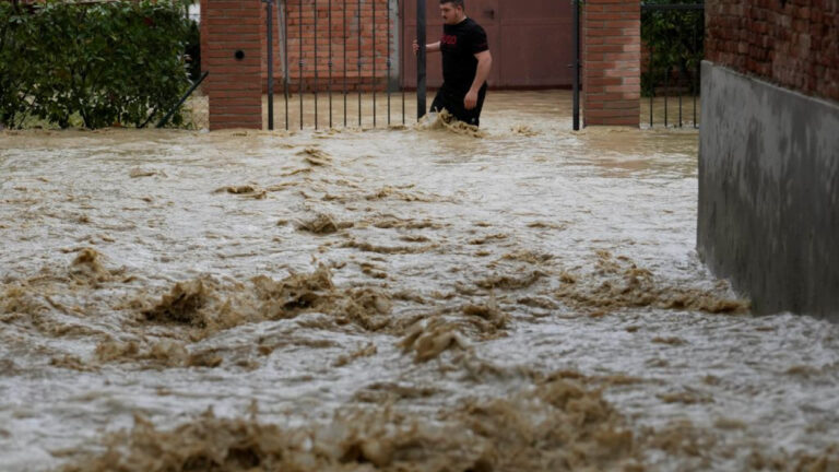 Σφοδρή κακοκαιρία στην βορειοανατολική Ιταλία – Φόβοι για δύο άτομα που αγνοούνται 