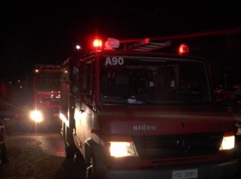 Σοβαρό τροχαίο στο Ηράκλειο: Εγκλωβίστηκε ο οδηγός – Μεγάλη κινητοποίηση