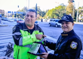 Σπύρος Μερτζανίδης: Στη σύνταξη βγαίνει μετά από 35 χρόνια υπηρεσίας ο εμβληματικός τροχονόμος της Κηφισίας (Εικόνες)