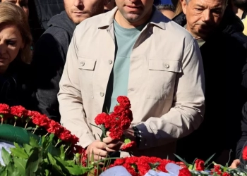 Στεφάνι στο μνημείο του Πολυτεχνείου κατέθεσε ο Στέφανος Κασσελάκης