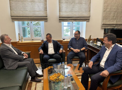 Στο Ηράκλειο ο Γιάννης Βρούτσης – Συνάντηση με Αρναουτάκη